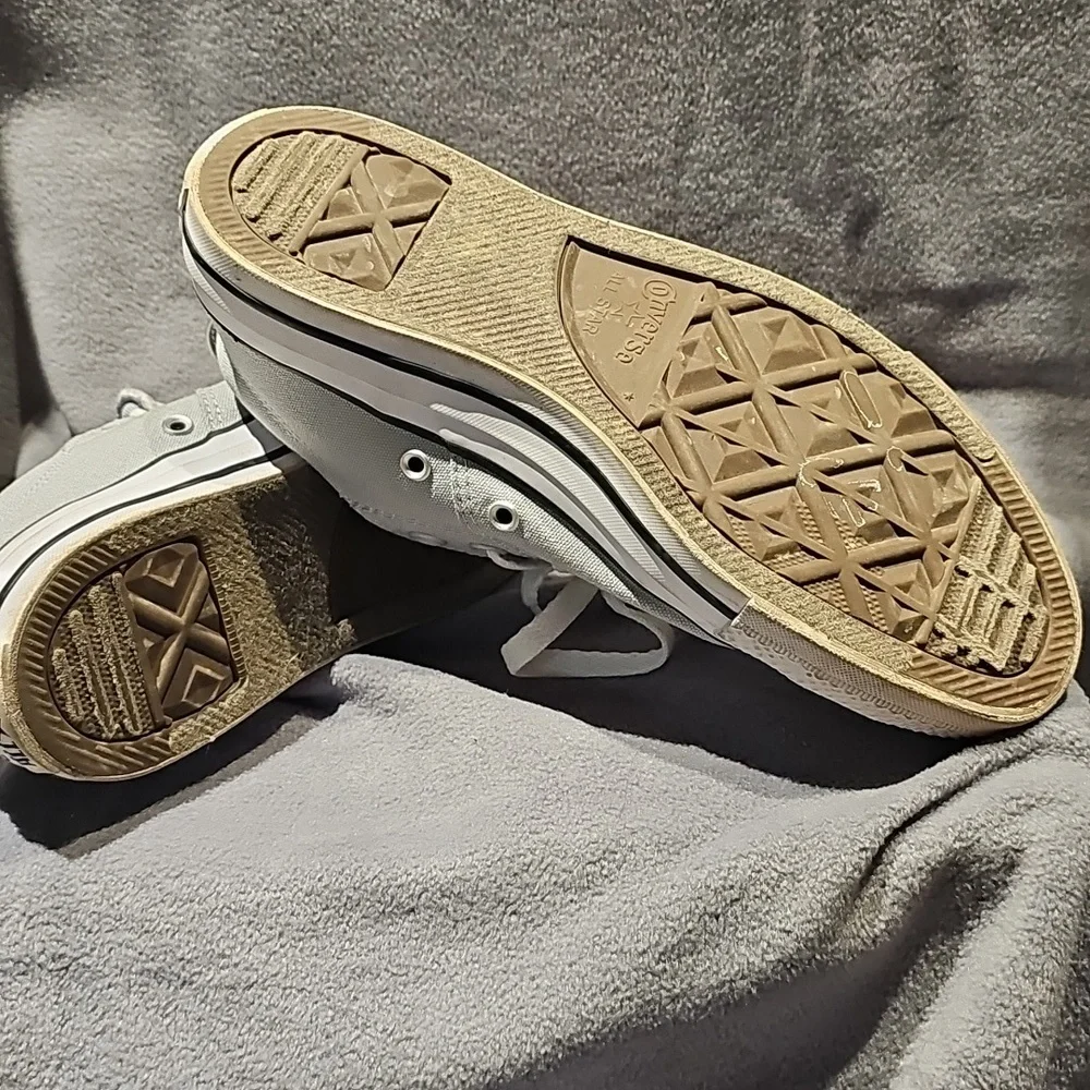 Converse light gray sneakers  size 8 - Picture 4 of 8